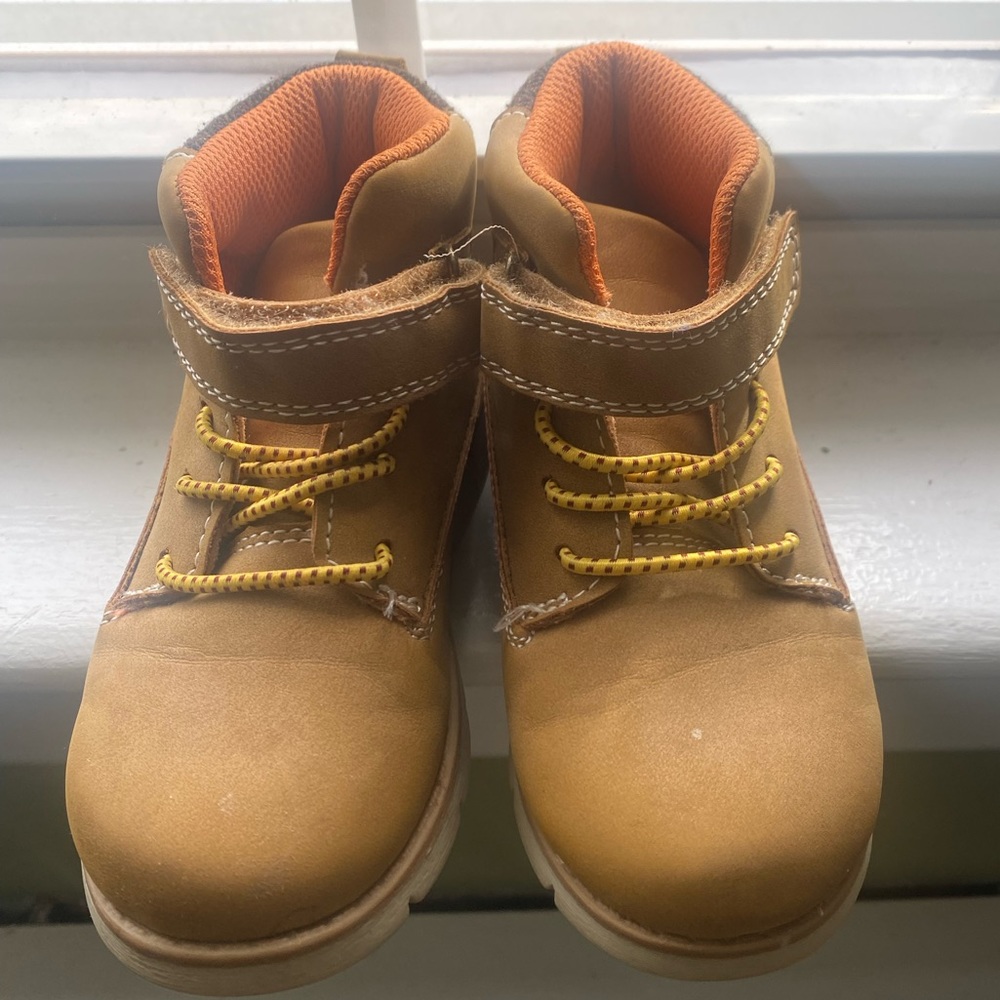 Osh kosh' bgosh Boots Light Brown Size 7M Toddler